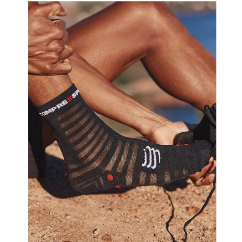 Compressport Ultralight Run High v4